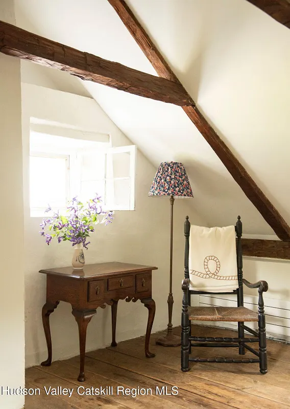 38 Van Road Photo 25