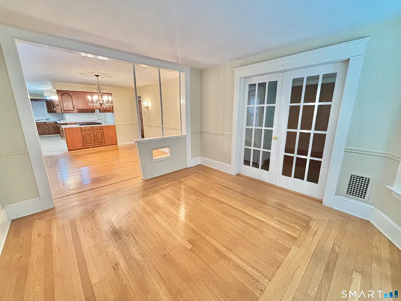 697 Washington Avenue Photo 13
