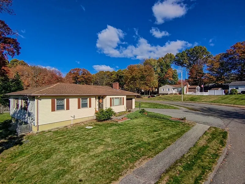 68 Parenteau Dr Photo 3