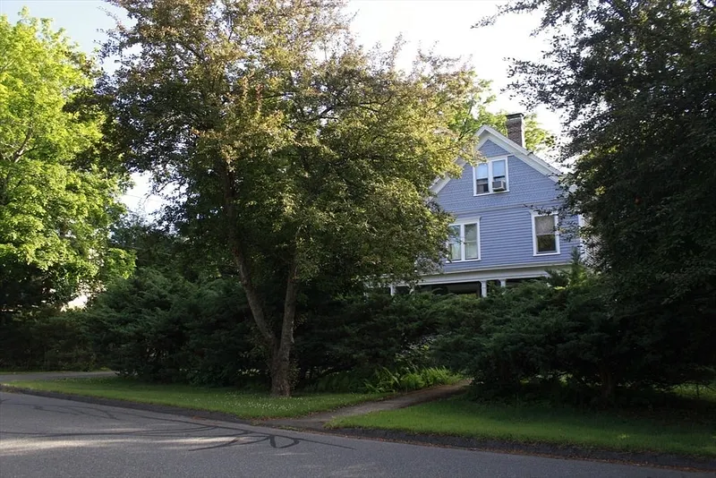 254 Lincoln Photo 4