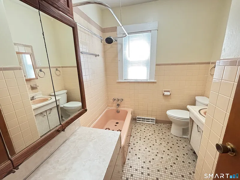 697 Washington Avenue Photo 16