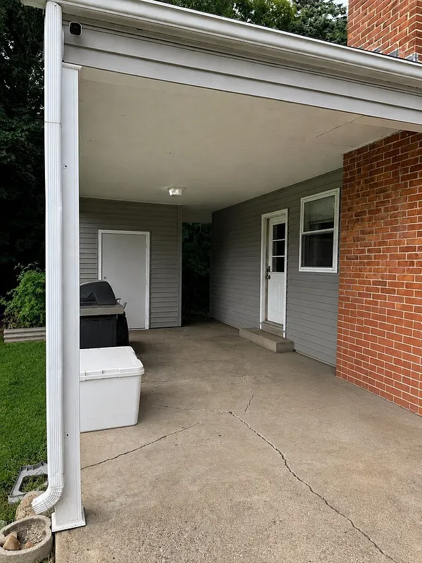 143 Skyridge Street Photo 4