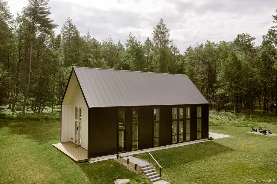 596 Perry Road Photo 10