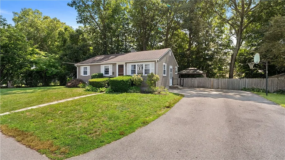 52 Brentwood Avenue Photo 2