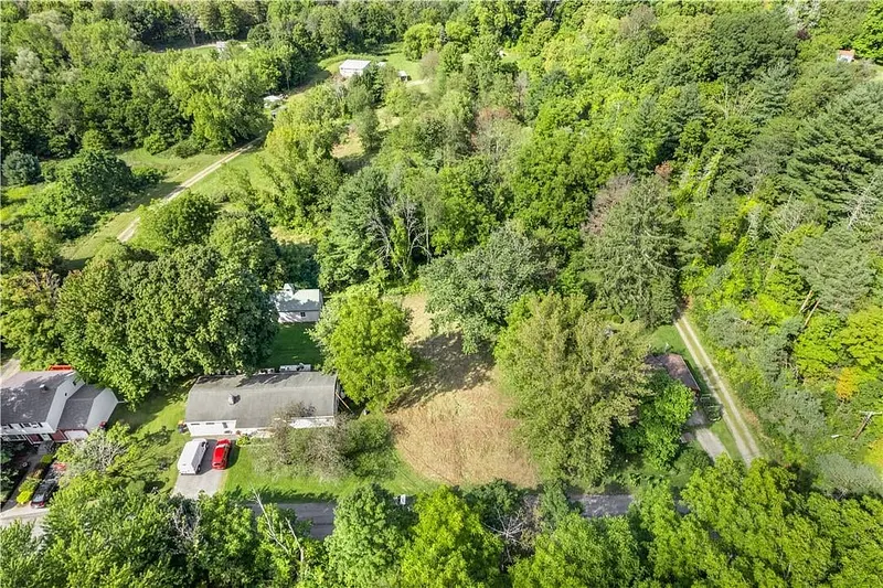 80 Midway Avenue Photo 11