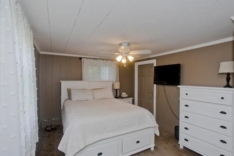 35 Pinehurst St Photo 16