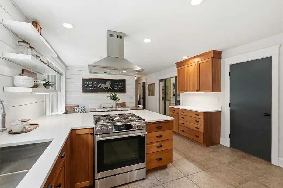 409 Henry St Photo 16