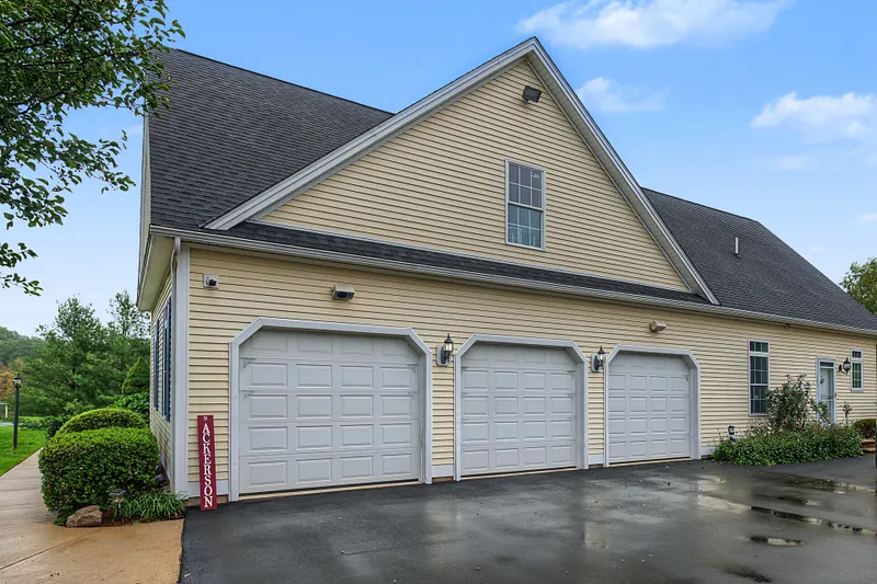9 Pierpont Court Photo 37