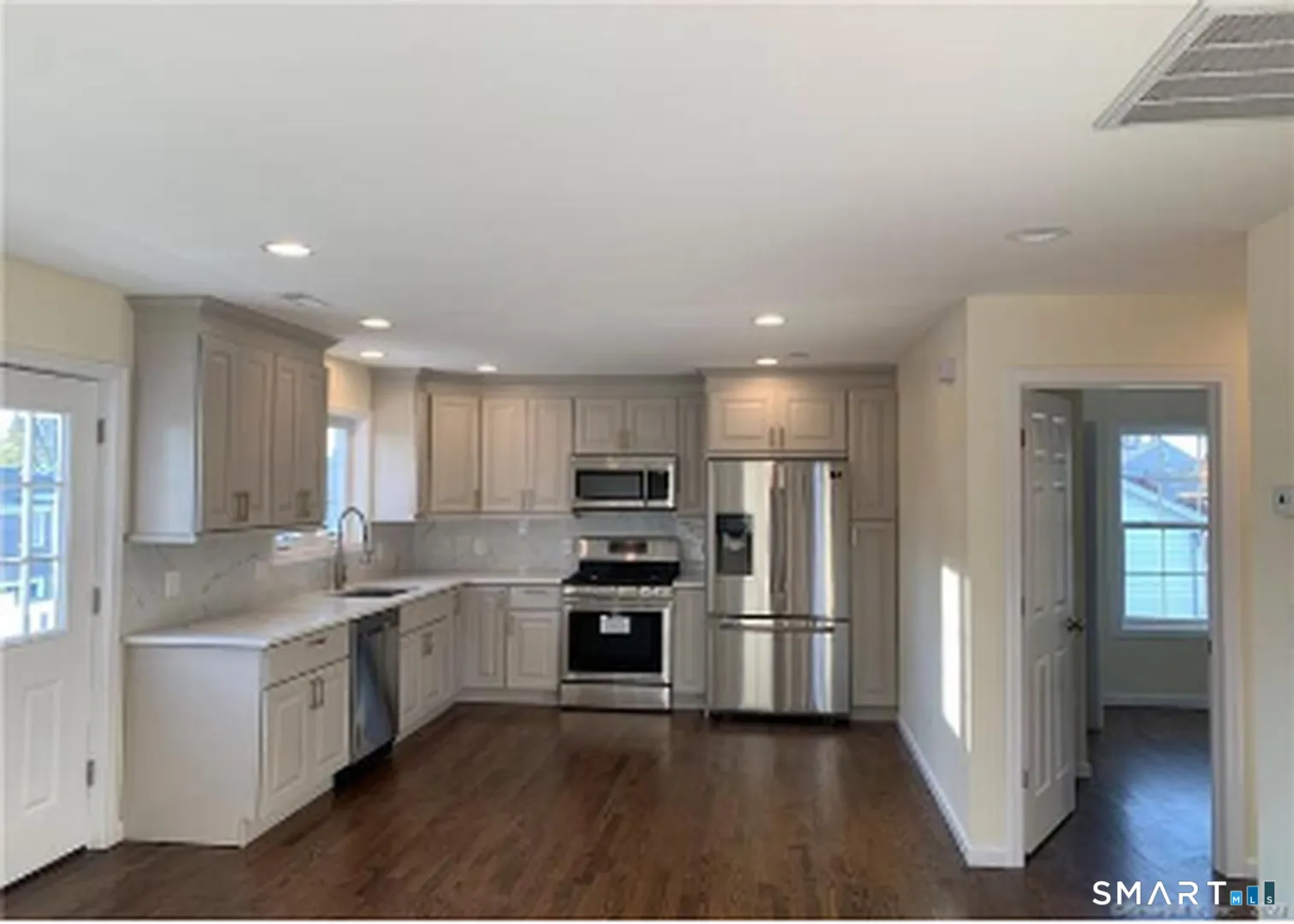 63 Soundview Avenue  #2 Photo 5