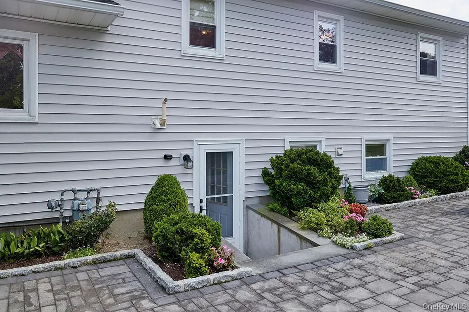 8 Carroll Drive Photo 44