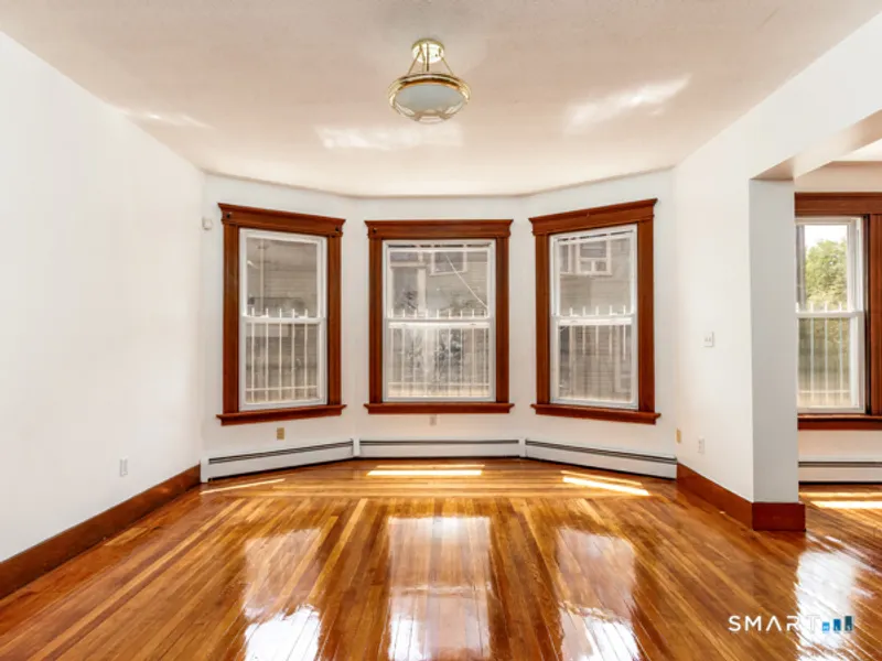 184-186 Mansfield Street Photo 9