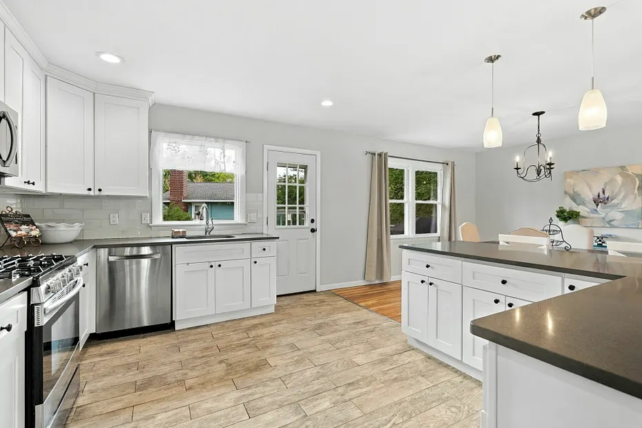 7 Frost Lane Photo 11