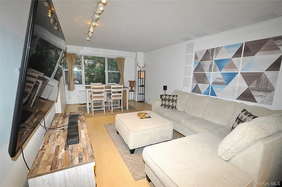 230 Garth Road  #3B1 Photo 1