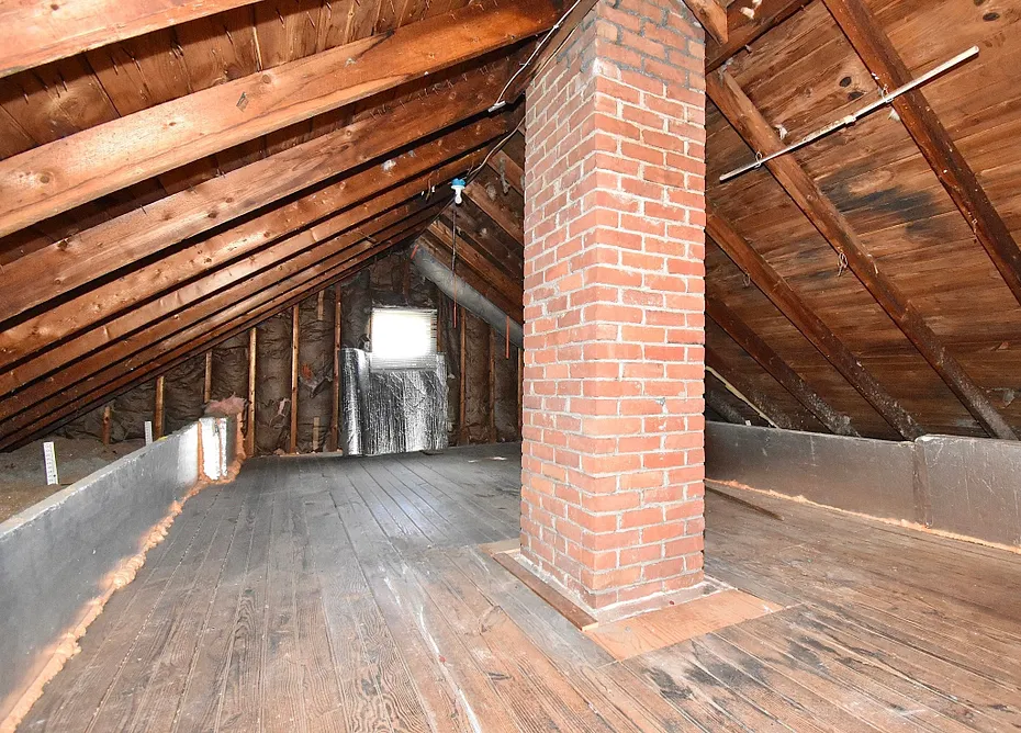 1245 Bay St Photo 36