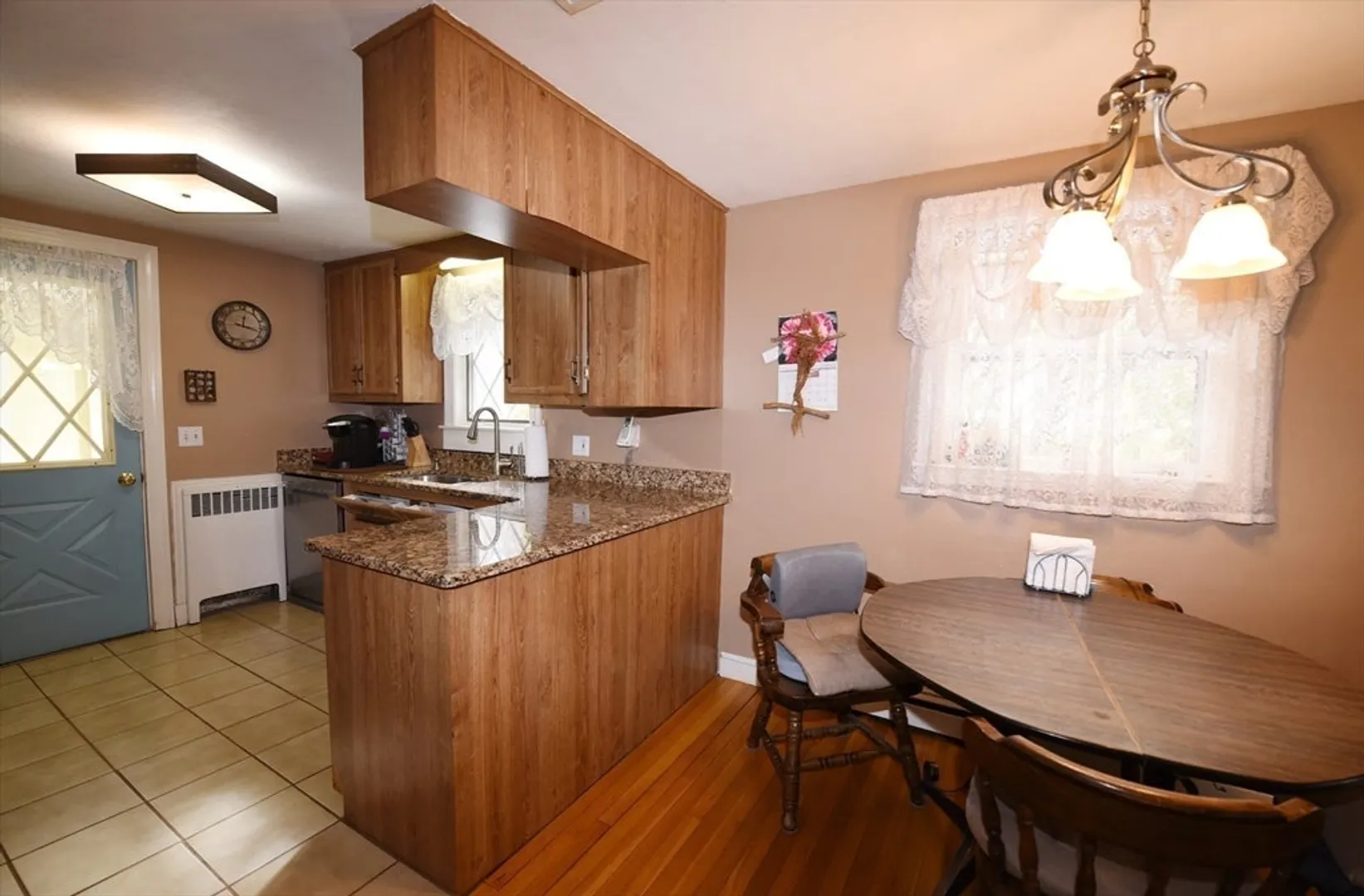 366 Webster St Photo 13
