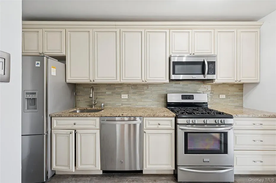2500 Johnson Avenue  #15N Photo 7