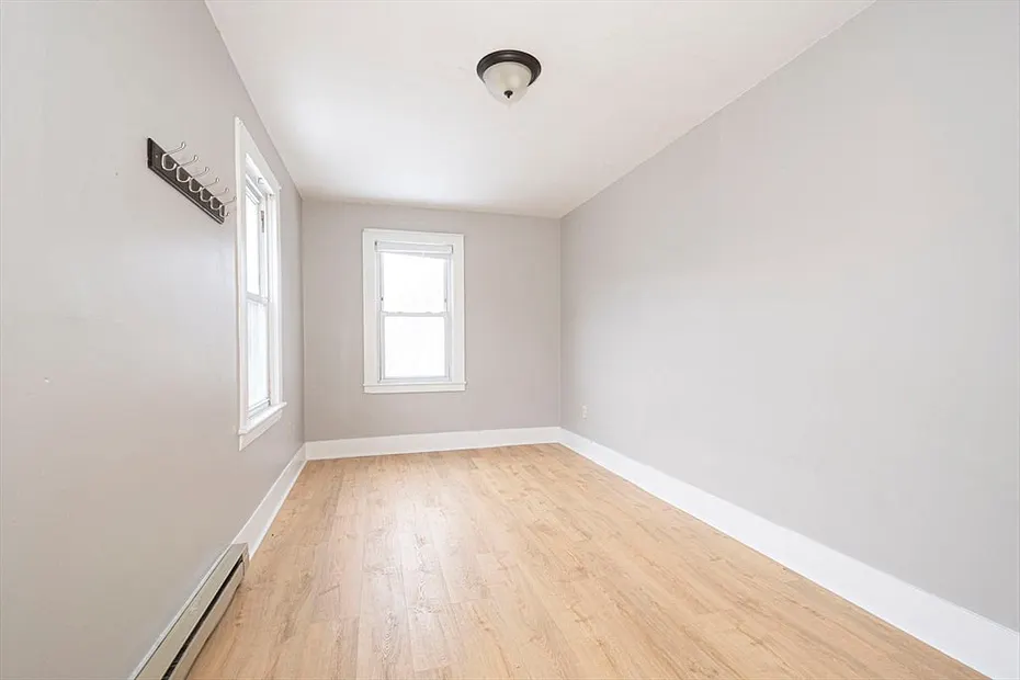 31 Neil  St. Photo 20