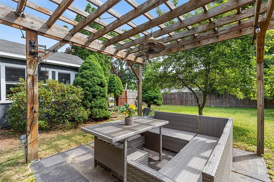8 Hampden Road Photo 18