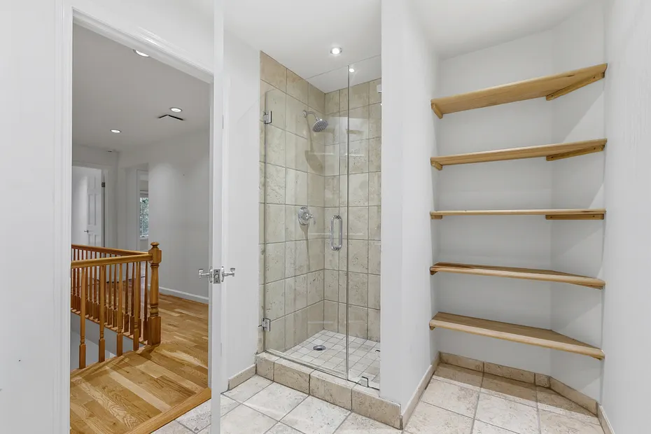 191 Beechmont Drive Photo 28