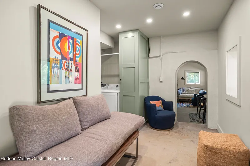 476 South Road Photo 23