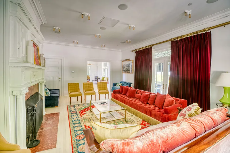 2 Kemble St Photo 5