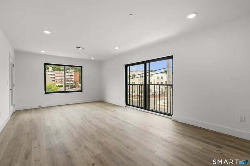 414 Mather Street Photo 9