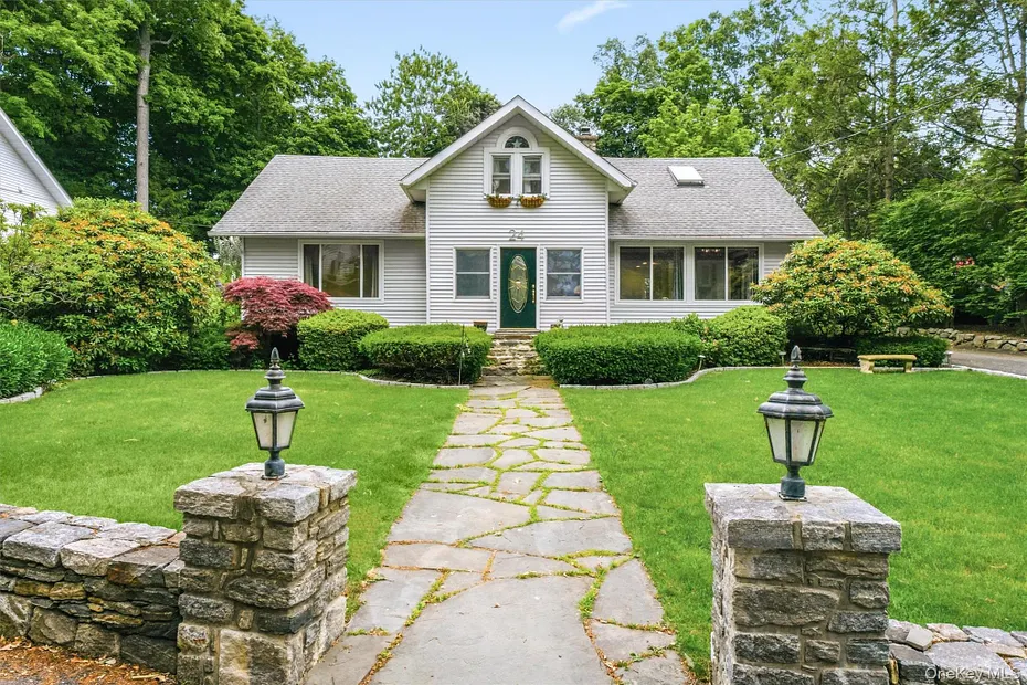 24 Tamarack Road Photo 2