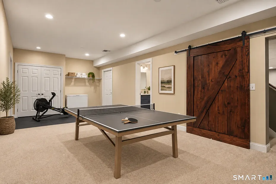 61 Lenox Road Photo 32