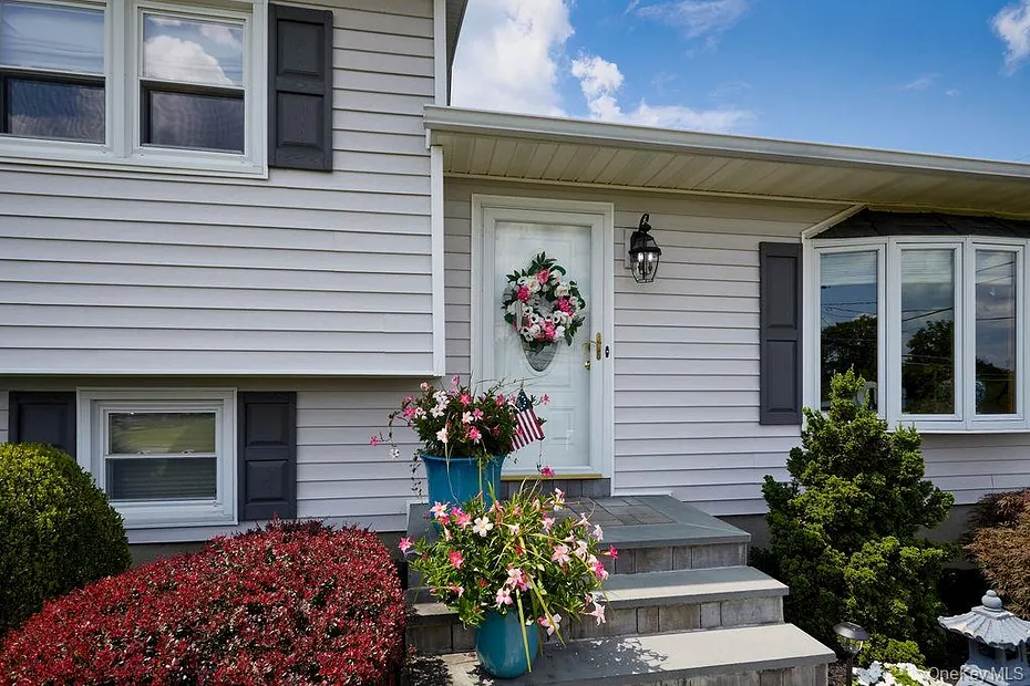 8 Carroll Drive Photo 2