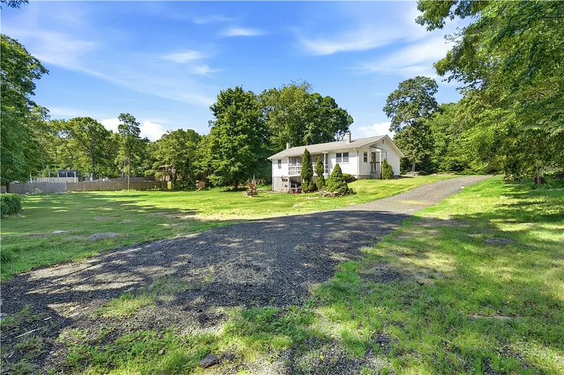 42 Charles Avenue Photo 37