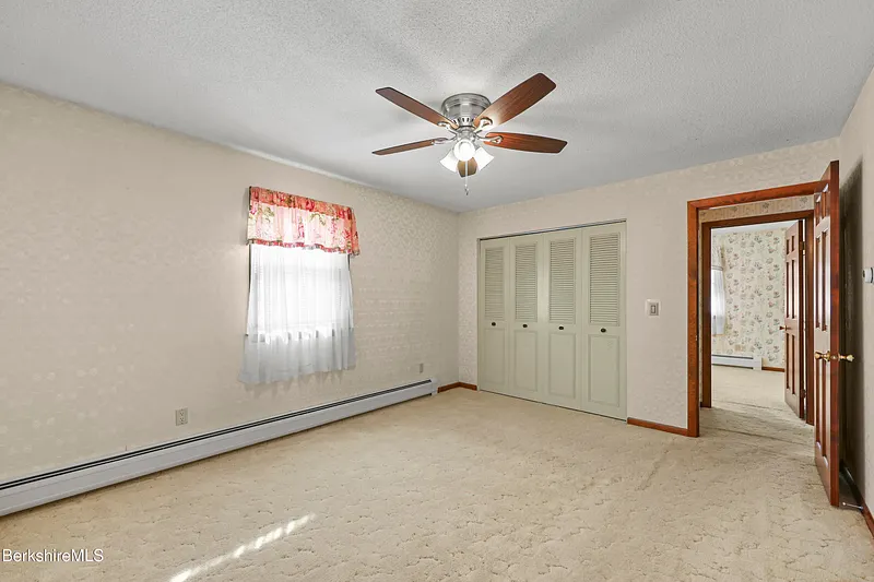 64 Devonshire Dr Photo 30