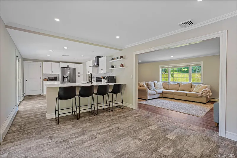 11 Kenneth Drive Photo 10