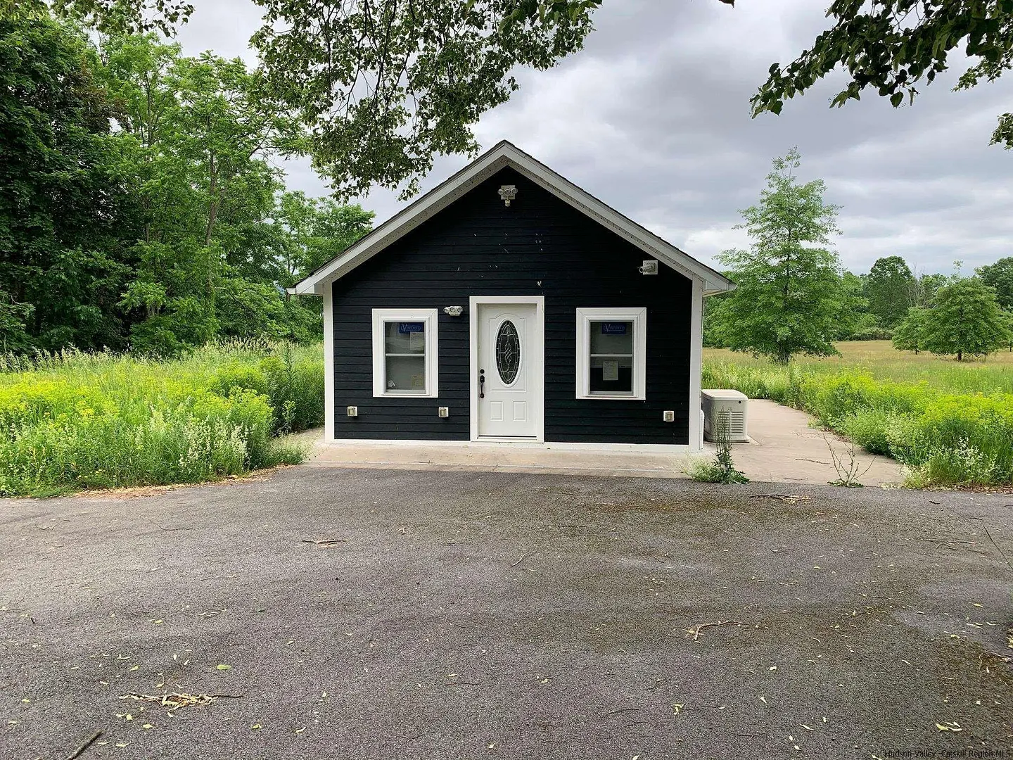 1091 Albany Post Road Photo 17