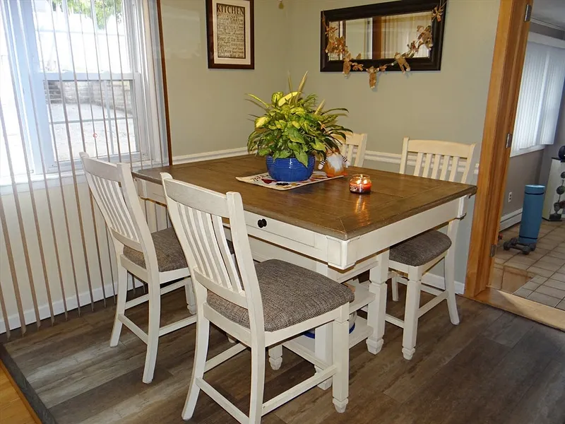 25 Marshall Ave Photo 6