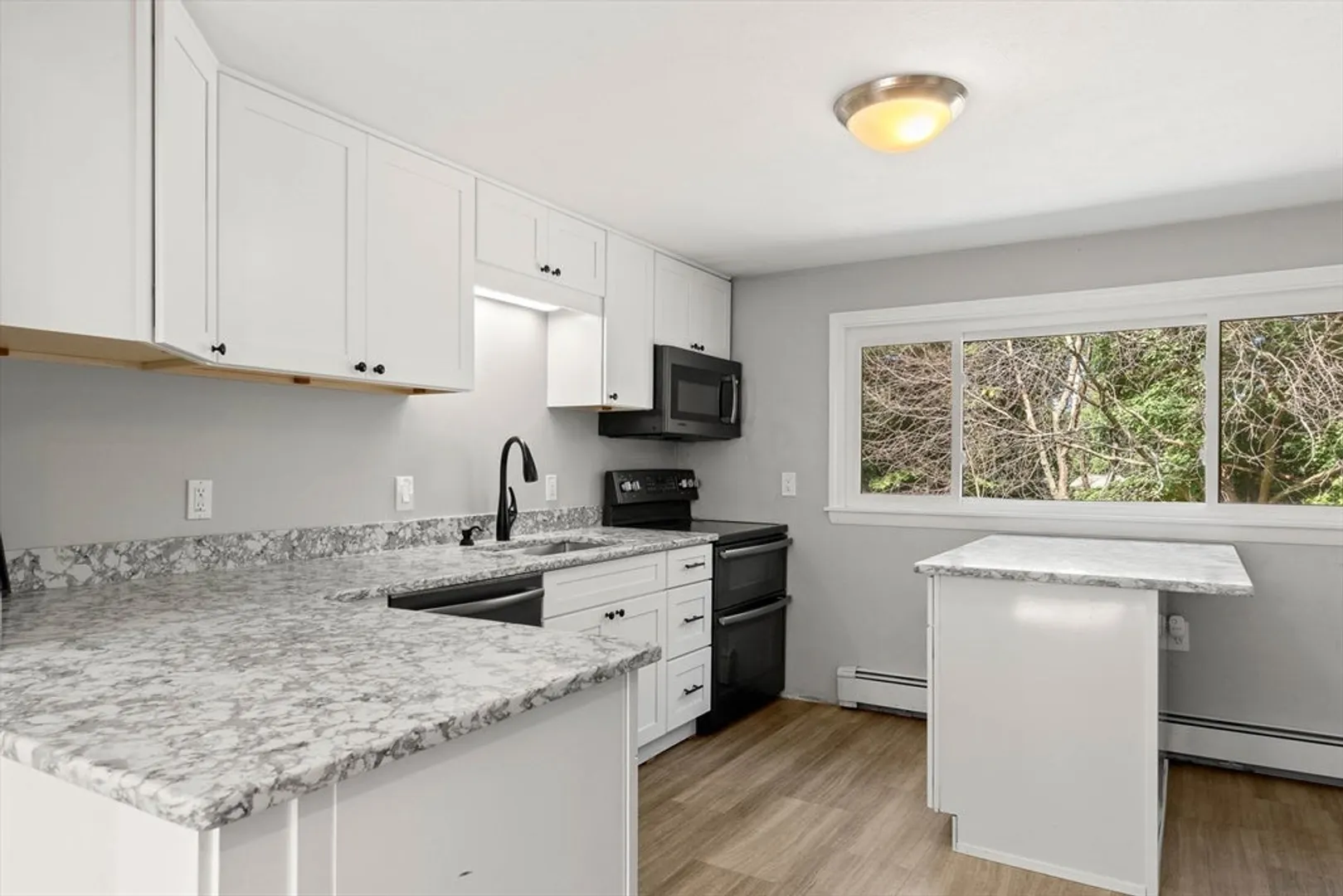 85 Gile St Photo 8