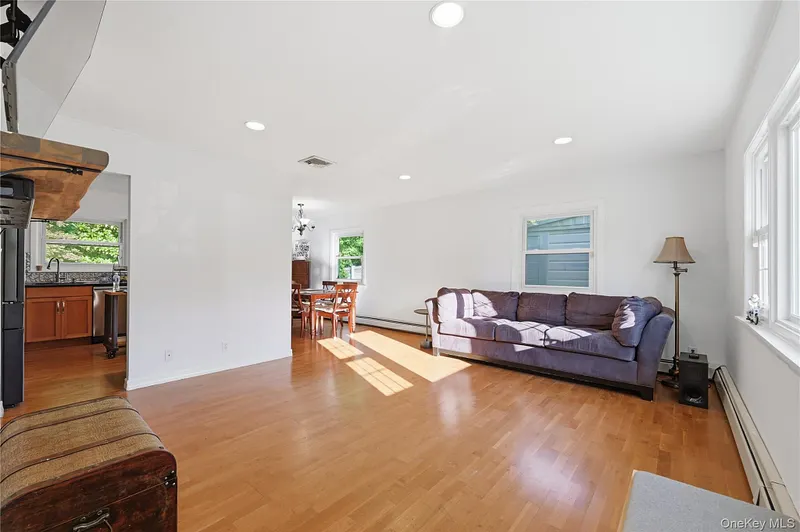 24 Lafayette Road Photo 4
