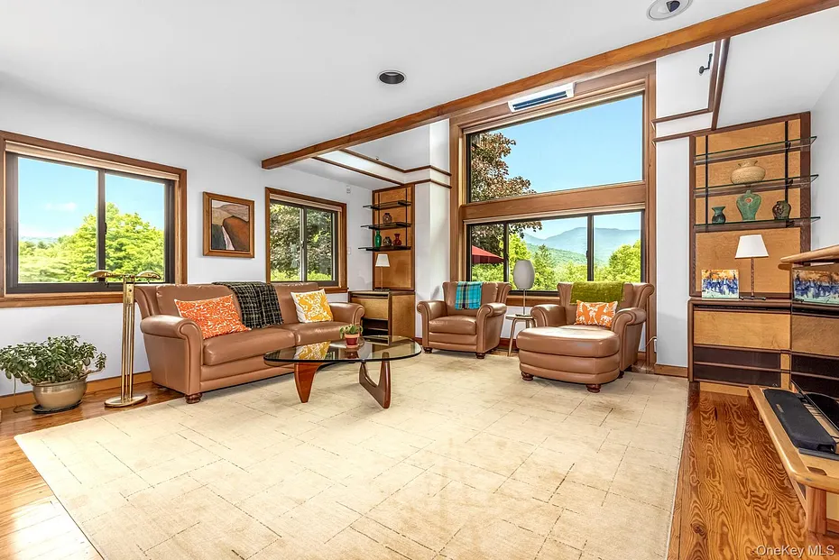 262 Macdaniel Road Photo 4