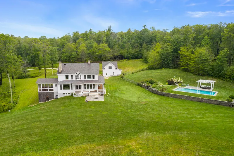 470 Harrington Drive Photo 2