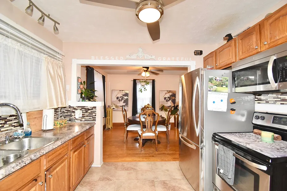 1245 Bay St Photo 7
