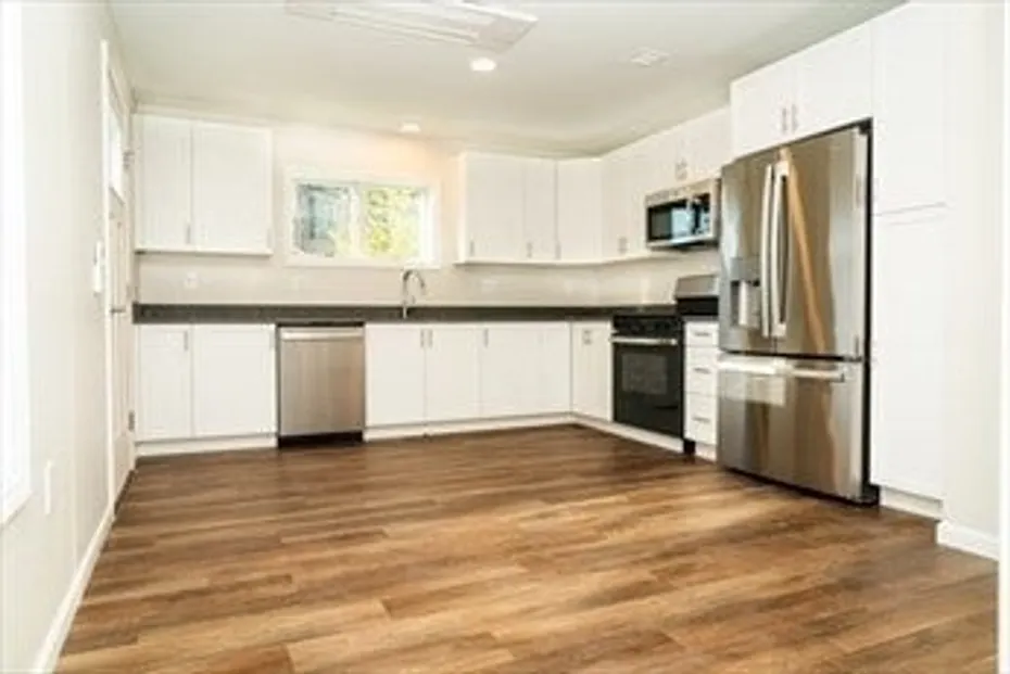 680 South East St. Photo 4