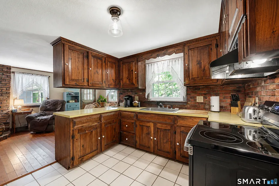 Suffield Single Family Photo 17