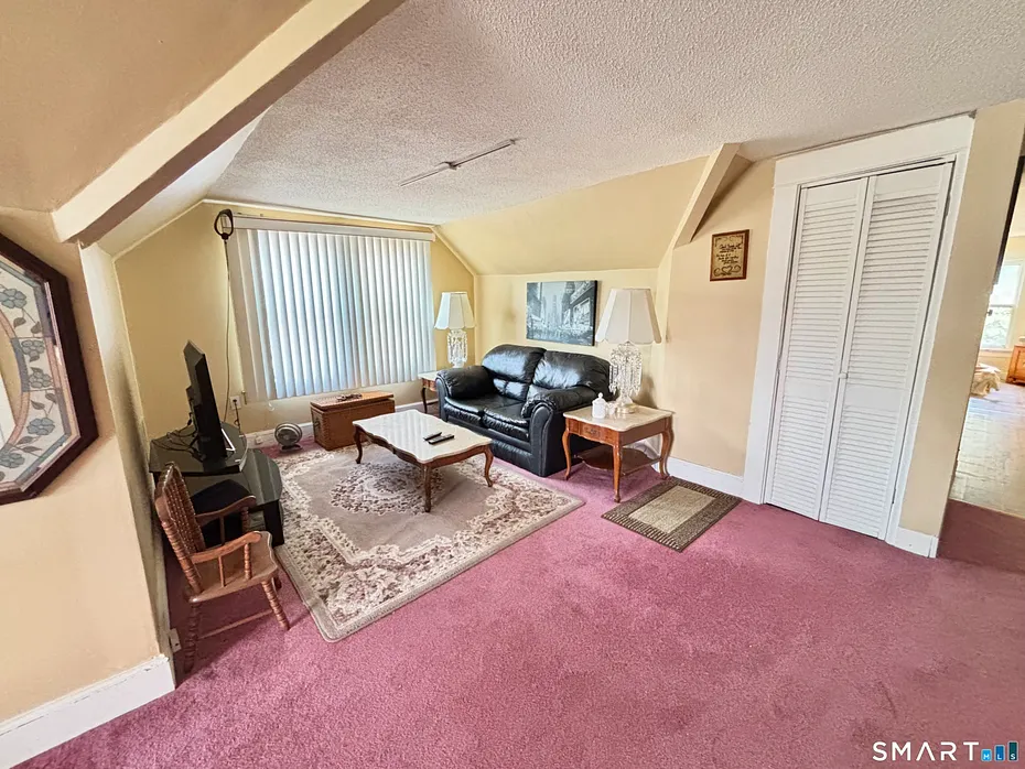 697 Washington Avenue Photo 24