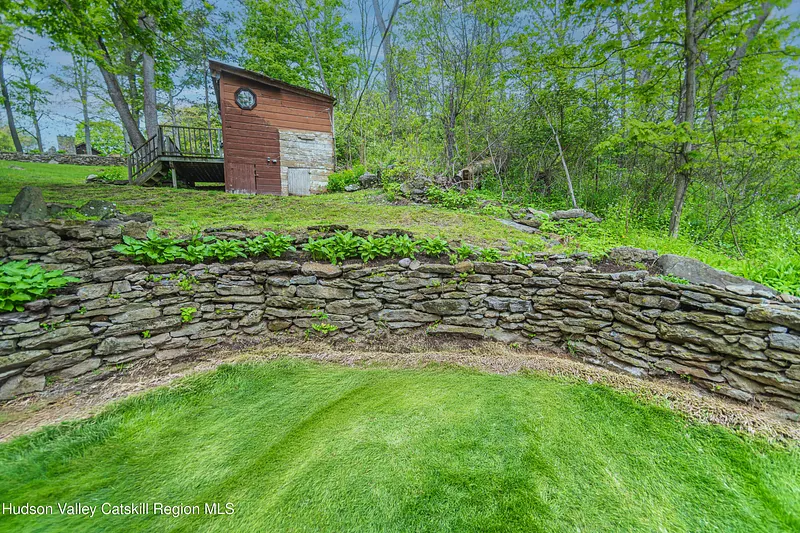 1625 New York 32 Photo 52
