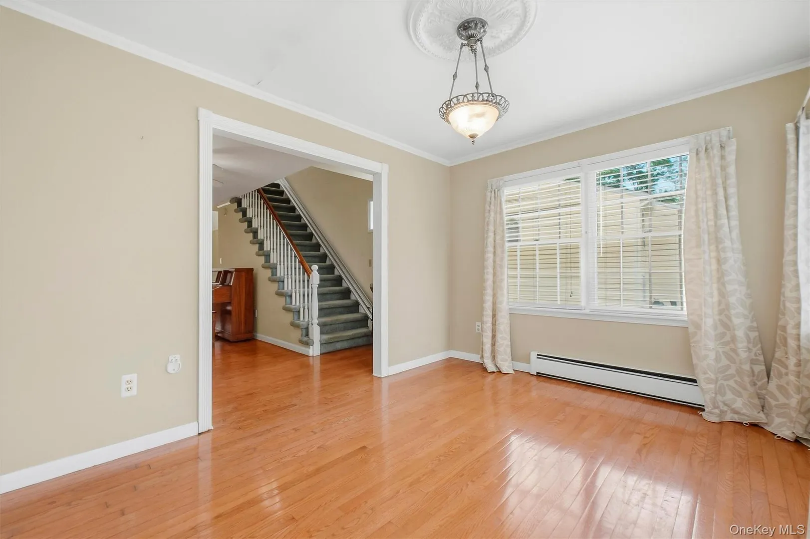 1069 Wolcott Avenue Photo 10