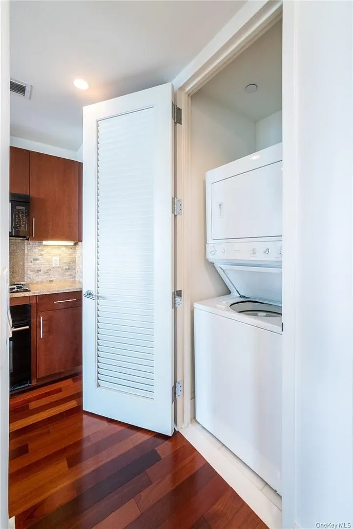 175 Huguenot Street  #2602 Photo 6