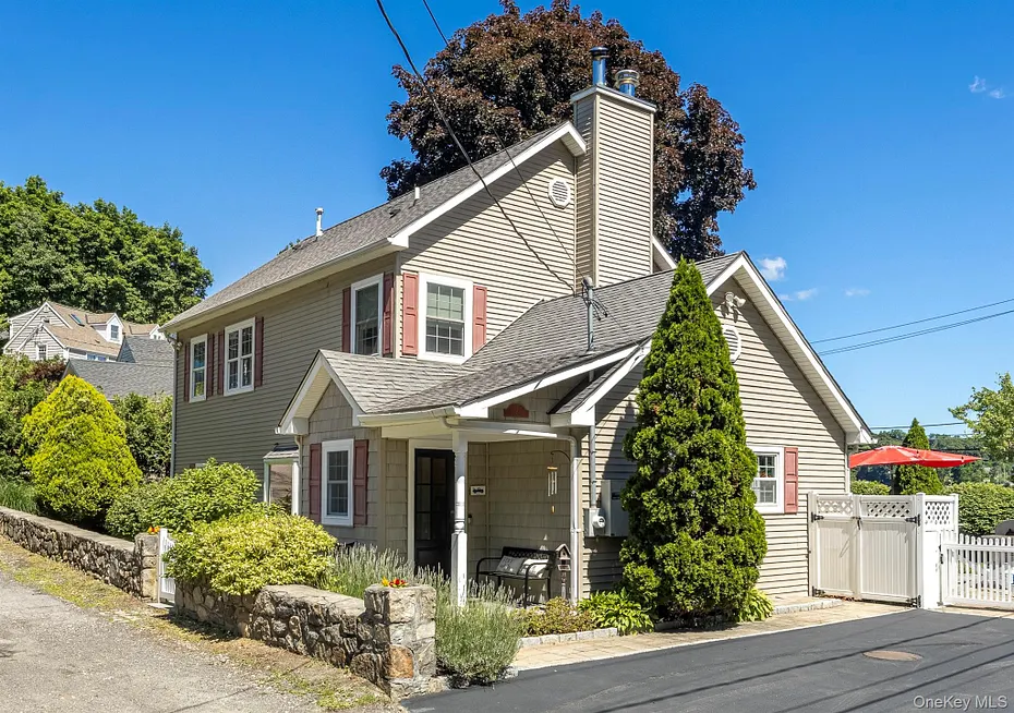 1 Colonial Drive Photo 7