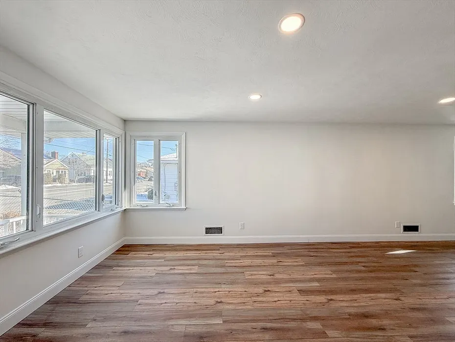 31 Millard Ave Photo 4