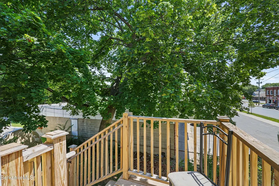 271 Tyler St Photo 22