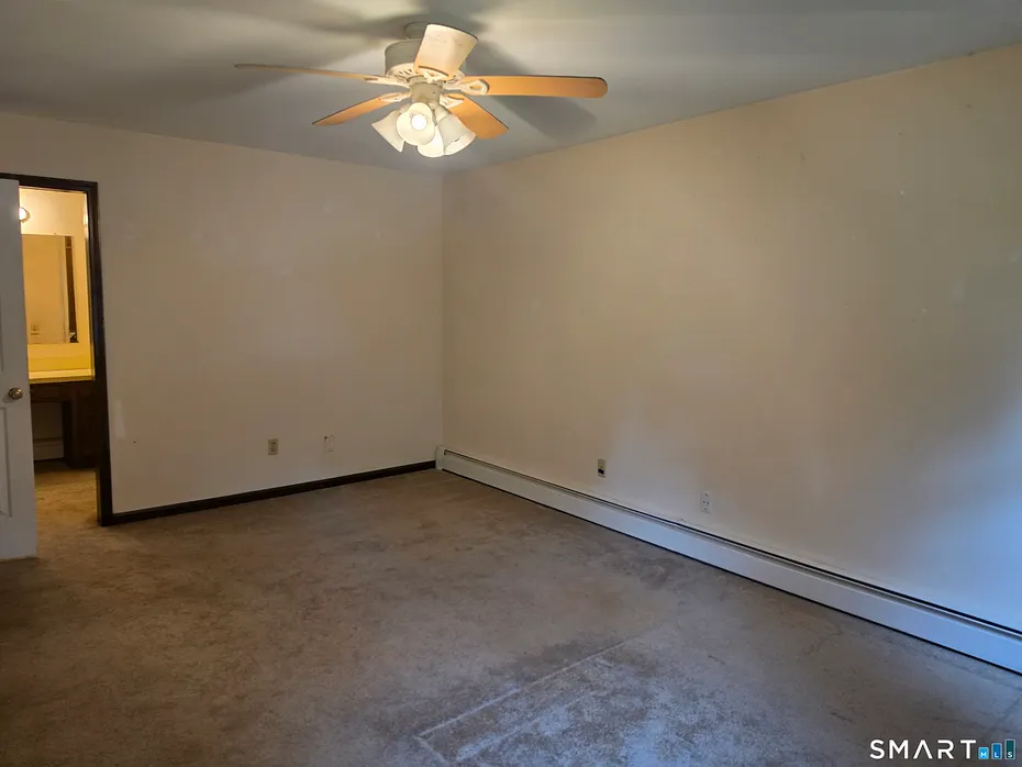 8 Squire Lane Photo 10