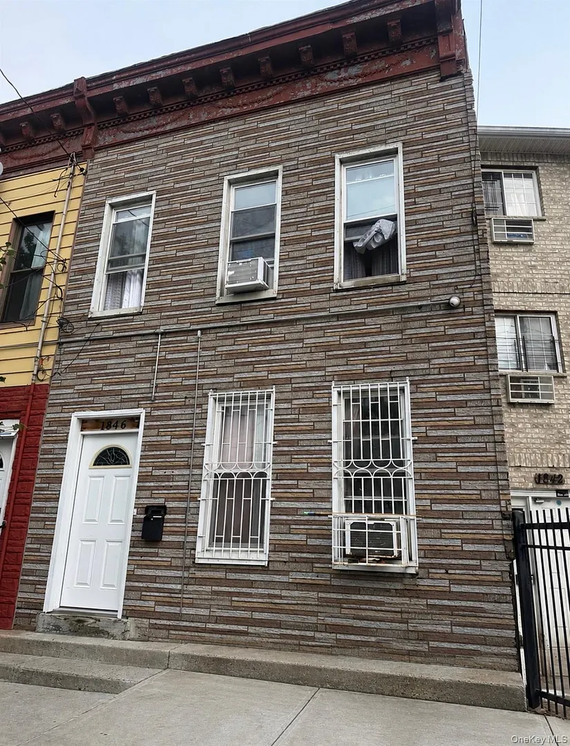 1846 Unionport Road Photo 1